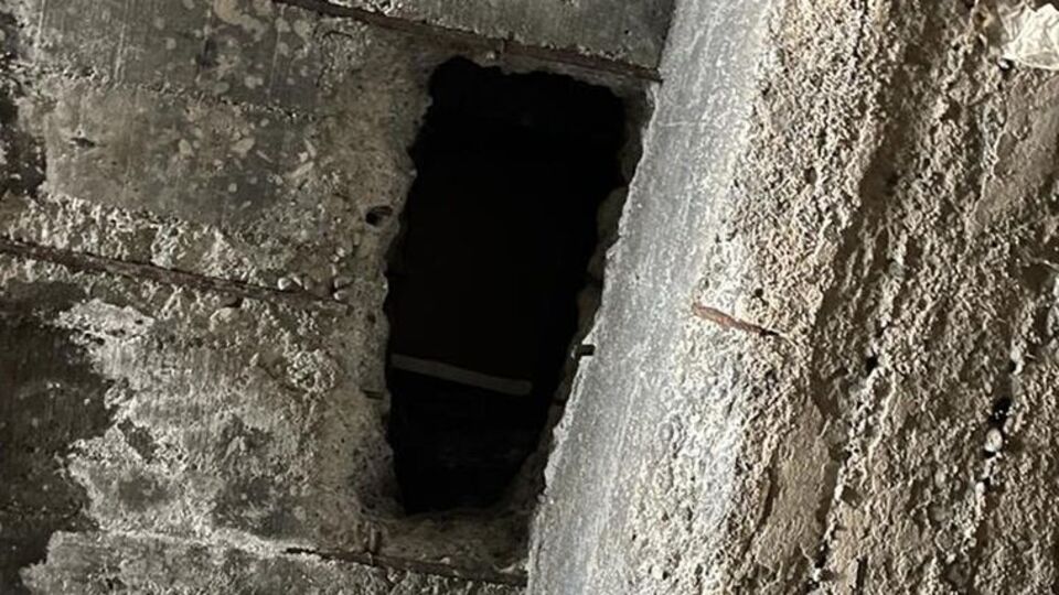 Dere yatağından girip kuyumcuyu soydular!