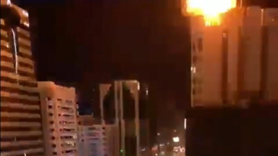 Abu Dabi'de bir apartmanda yangın