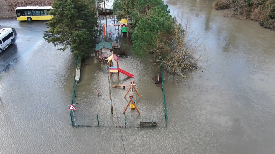 Taşkın paniği! Mahalle sular altında kaldı