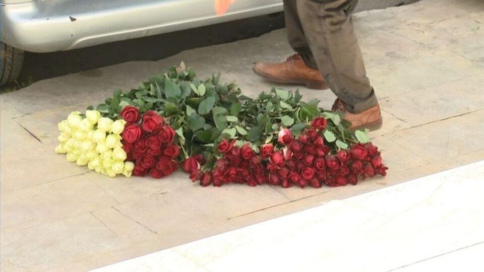 Çiçekçiler fiyatları beğenmedi, mezatı terk etti