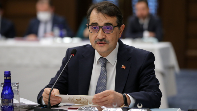 Bakan Dönmez'den elektrik zirvesi