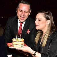 Merve'ye evlilik yıl dönümü sürprizi!