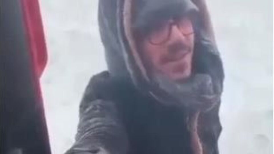 Köyün imamı yürekleri ısıttı