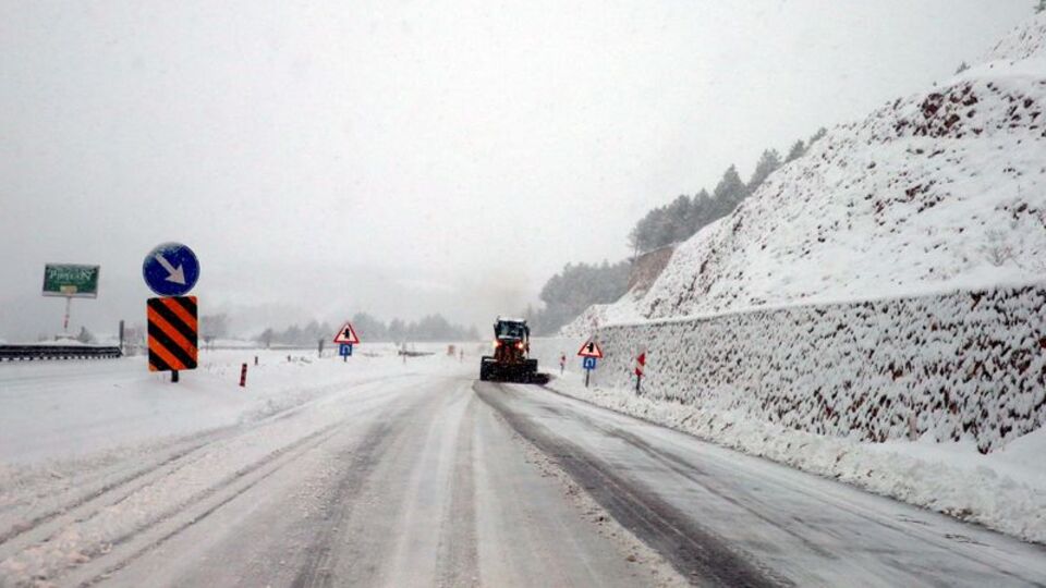 Tokat-Sivas kara yolu TIR geçişine kapatıldı