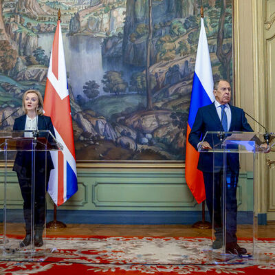 Rusya ve İngiltere arasında gergin görüşme