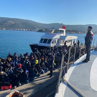 Ege'de İHA'lı operasyon: 197 göçmen yakalandı