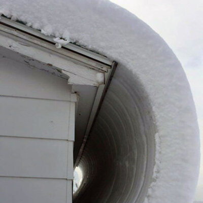 Sosyal medyada paylaşıldı... Yer çekimine kafa tutuyor!