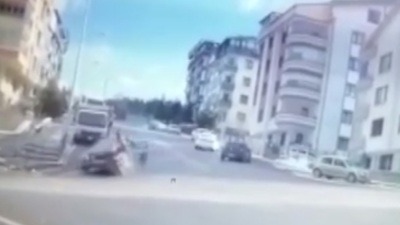 Başkent'te feci kaza kamerada! Motokurye kurtarılamadı