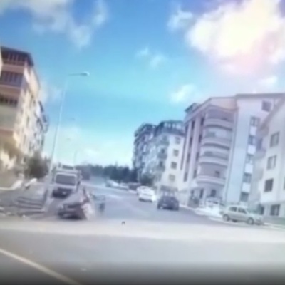 Başkent'te feci kaza kamerada! Motokurye kurtarılamadı