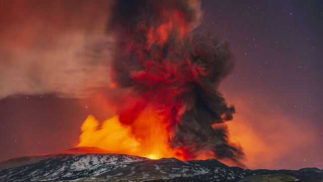 Etna bu yıl ilk kez lav püskürttü