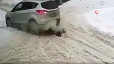 Rusya'da bir sürücü yaşlı kadının üzerinden defalarca geçti!
