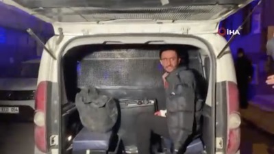 Cinnet! Üvey kardeşini bıçakladı, annesini öldürdü!