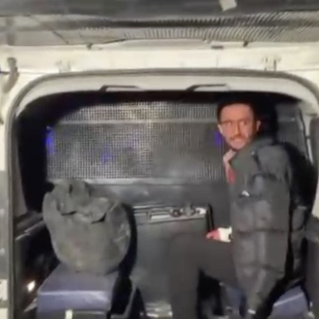Cinnet! Üvey kardeşini bıçakladı, annesini öldürdü!