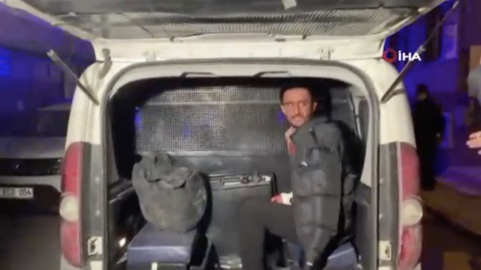 Cinnet! Üvey kardeşini bıçakladı, annesini öldürdü!