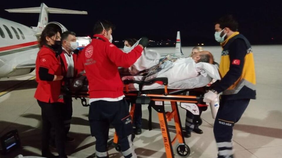 Ambulans uçakla Türkiye'ye getirildi