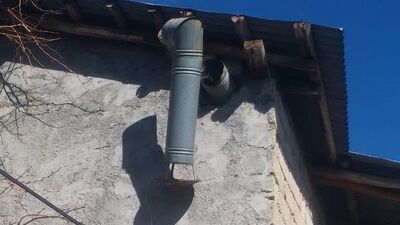 Soba borusunu takmak istedi, canından oldu