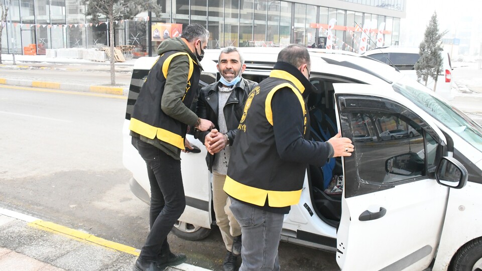 Karısının boğazını kesen caniden şoke eden sözler!