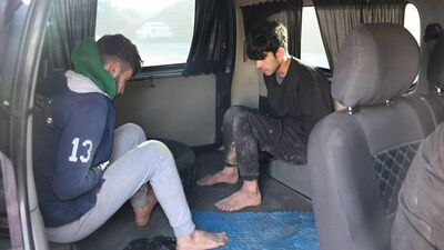 Darp edilip yalınayak Türkiye'ye itildiler