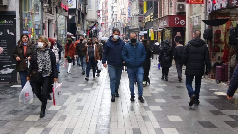 Bilim Kurulu Üyesi Özlü: Virüs bulaşmaya devam ediyor ama...