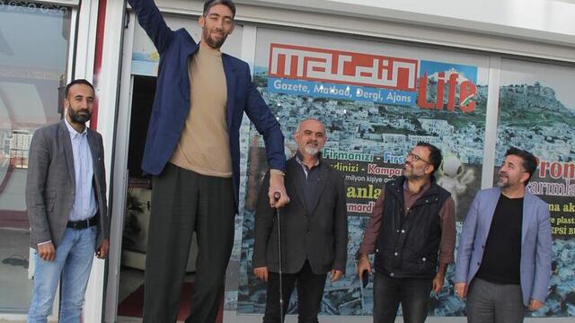Dünyanın en uzun erkeğinden, en uzun kadınına mesaj var