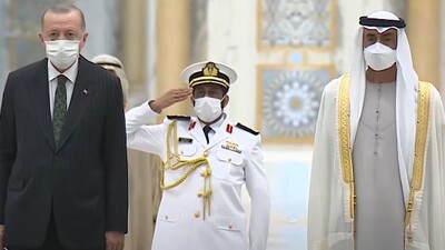 Cumhurbaşkanı Erdoğan, Abu Dabi'de resmi törenle karşılandı