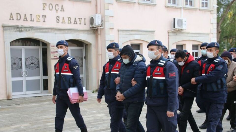 İzmir'de göçmen kaçakçılığı operasyonu
