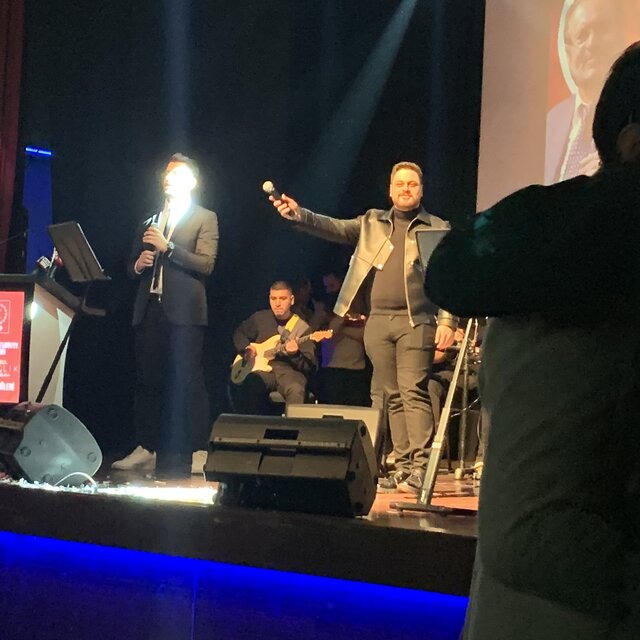 BTP lideri Hüseyin Baş şarkı söyledi