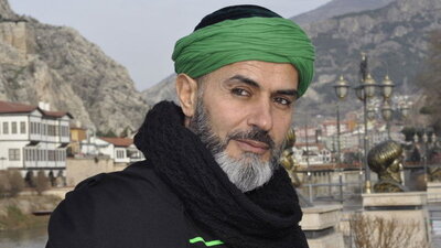 Yaşar Alptekin kimdir?