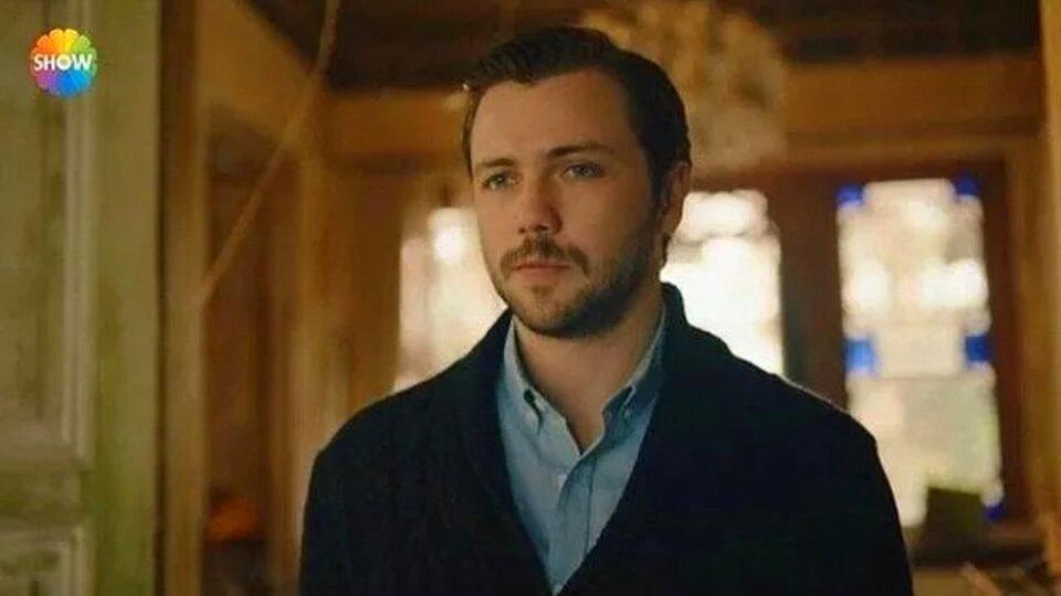 Tolga Sarıtaş kimdir?