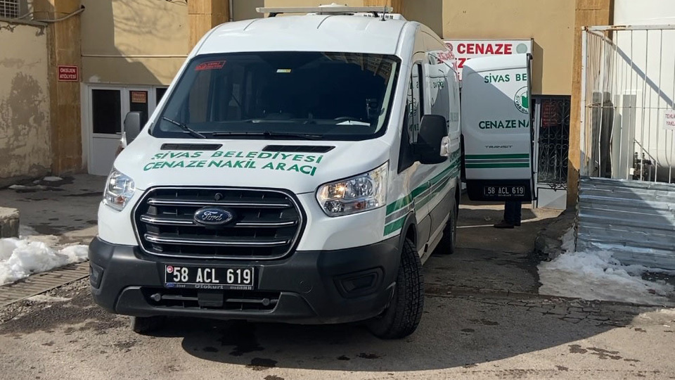 Babasını katletti! Çıplak şekilde donmayı bekledi