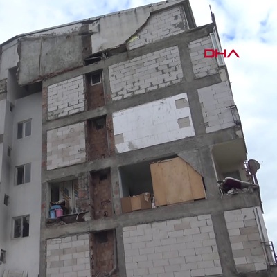 Avcılar'daki duvarsız daire şaşkına çevirdi!