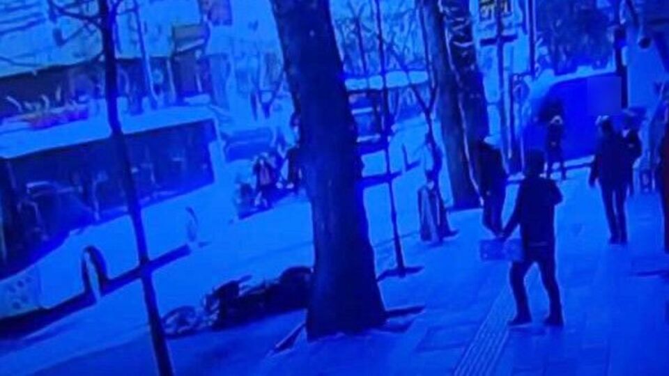 Yayaya çarpmamak için canını hiçe saydı