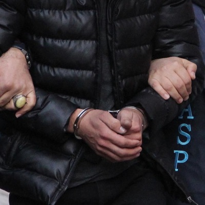 'Cin çıkarırken' döve döve öldürdü! Hakim karşısına çıktı