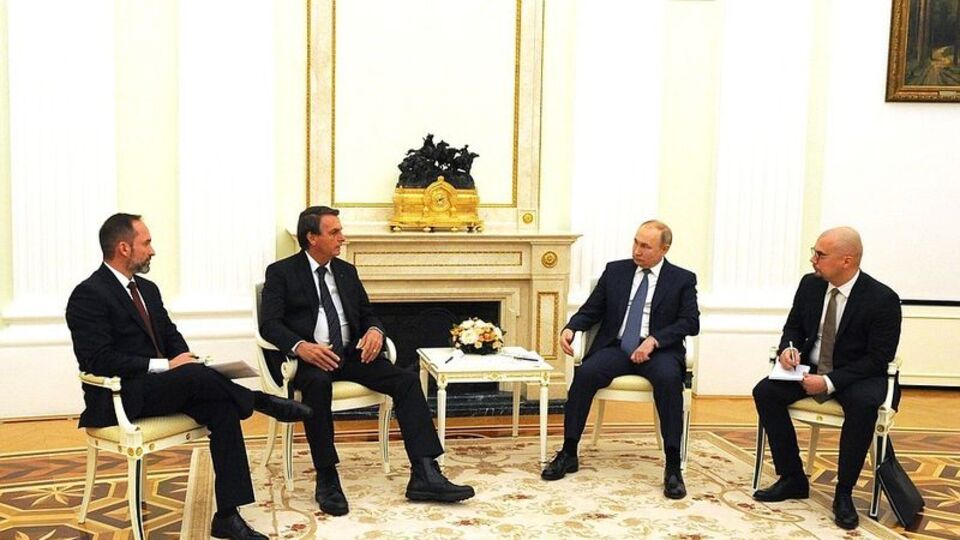 Putin-Bolsonaro görüşmesinde çok konuşulan masa kalktı!