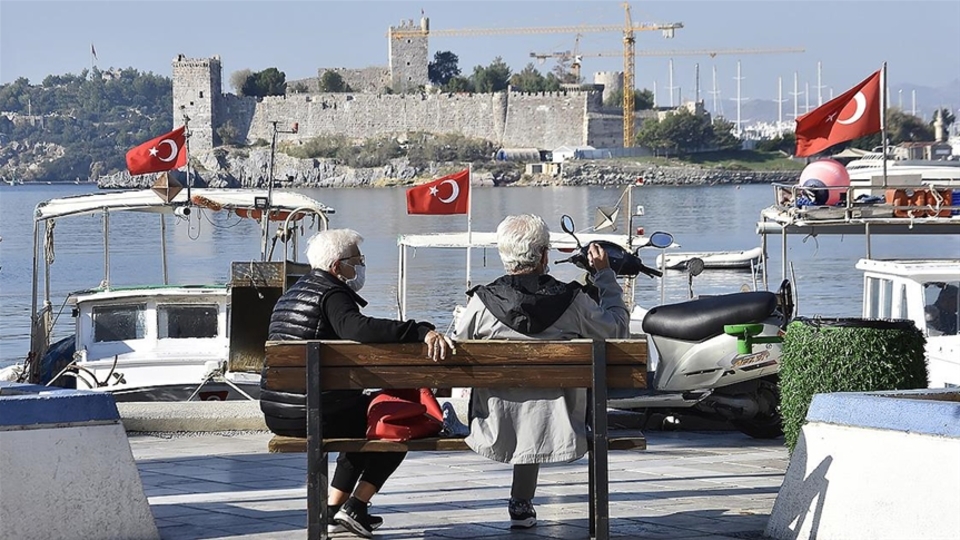 Sağlık Bakanı Koca'dan 65 yaş üstüne Covid-19 uyarısı