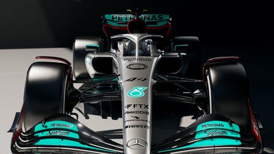 Mercedes W13 ile gümüş rengine döndü