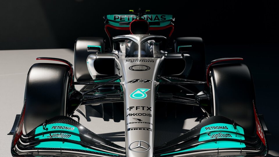 Mercedes W13 ile gümüş rengine döndü