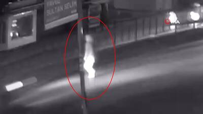 Kırmızı ışıkta karşıya geçen kadının feci sonu!