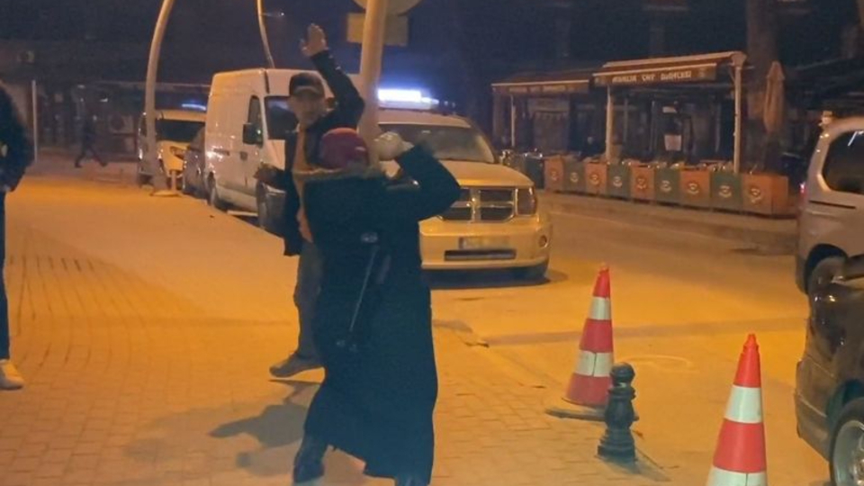 Öfkeli anne, ceza yiyen oğlunu çakarlı lambayla dövdü