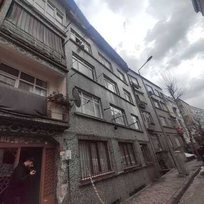 Beşik gibi sallanıyor! 52 yıllık bina