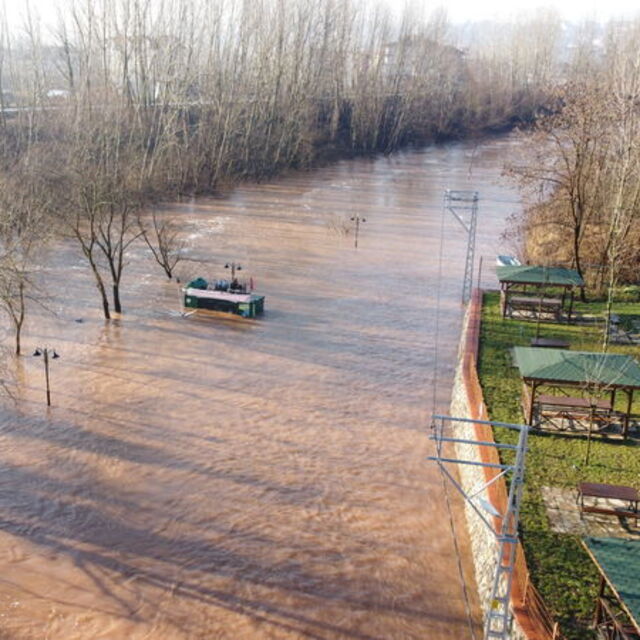 Kar suları Bartın Irmağı'nı taşırdı!