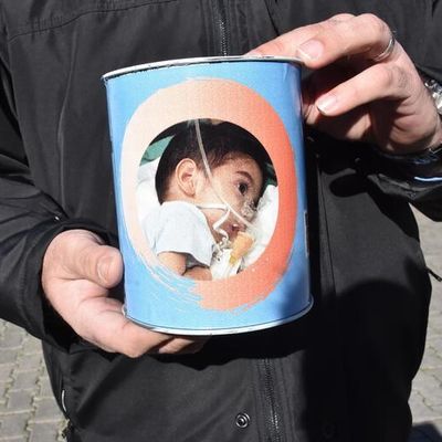 Alçaklar! SMA hastası Alpaslan'ın bağış kumbarasına göz diktiler!