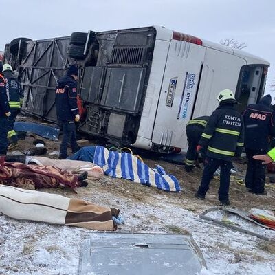 Tur otobüsünde katliam gibi kaza! Ölüler ve yaralılar var!