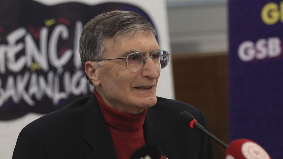 Nobel ödüllü Aziz Sancar'dan 'Ayrım yapmadan aşınızı olun' çağrısı
