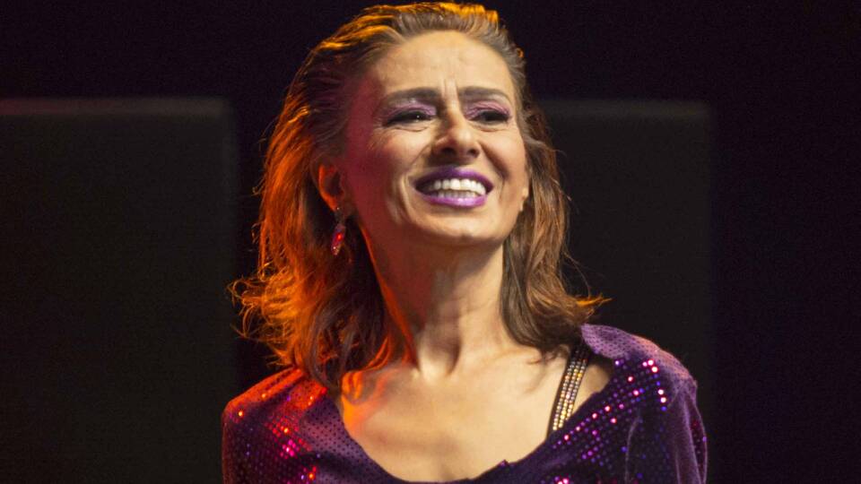 "Mor menekşe gibiyim"