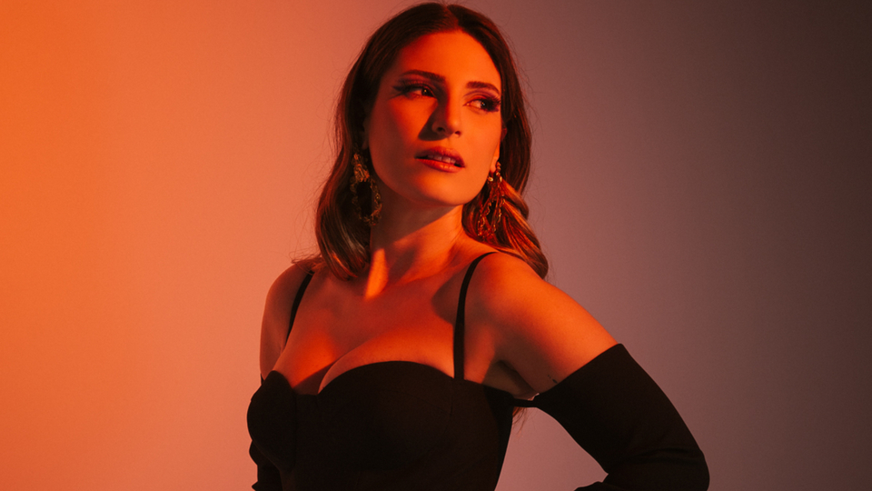 Aslı Özer'den 'Hayatın İzleri'