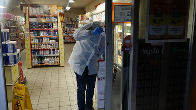 Zincir markette pompalı tüfekle gasp