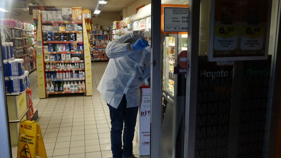 Zincir markette pompalı tüfekle gasp