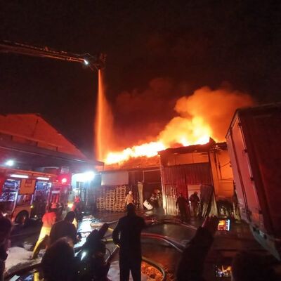 Tuzla'da yat fabrikası alev alev yandı!