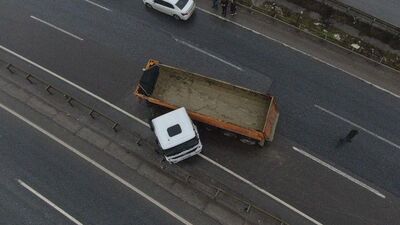 Sis kaza getirdi! TIR ve kamyon çarpıştı